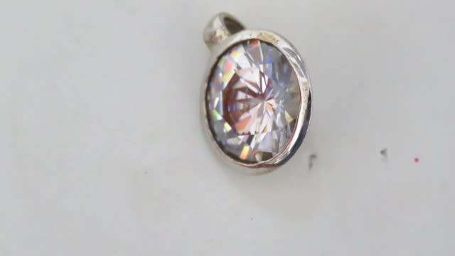 Beautiful Vintage Sterling Silver 925 Bezel Pendant With 6 mm Round Clear Crystal D: 14 mm (4.0 g)