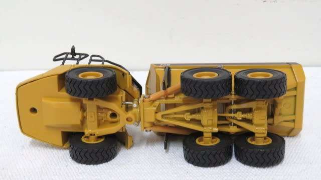 Vintage Norscot 55073 Die Cast Caterpillar 725 Articulated Truck No Box Scale 1:50 L: 200 mm