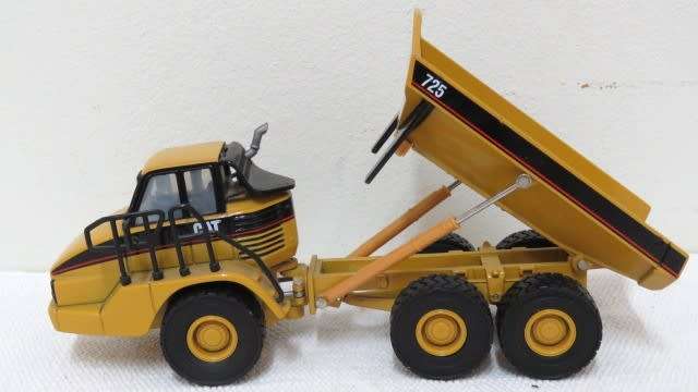 Vintage Norscot 55073 Die Cast Caterpillar 725 Articulated Truck No Box Scale 1:50 L: 200 mm