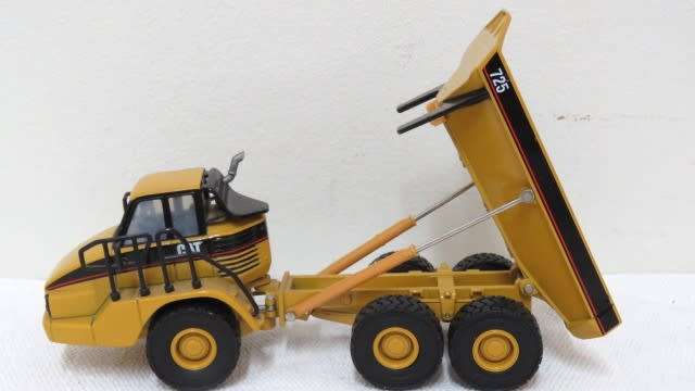 Vintage Norscot 55073 Die Cast Caterpillar 725 Articulated Truck No Box Scale 1:50 L: 200 mm