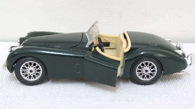 Vintage Bburago Die Cast 1948 Jaguar XK 120 Roadster Cabrio No Box Opening Doors & Hood Scale 1:24