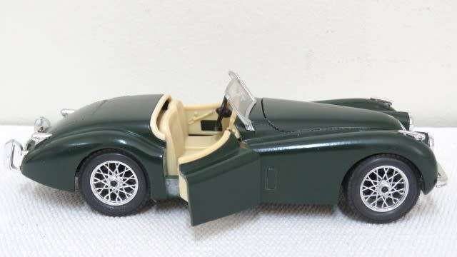 Vintage Bburago Die Cast 1948 Jaguar XK 120 Roadster Cabrio No Box Opening Doors & Hood Scale 1:24