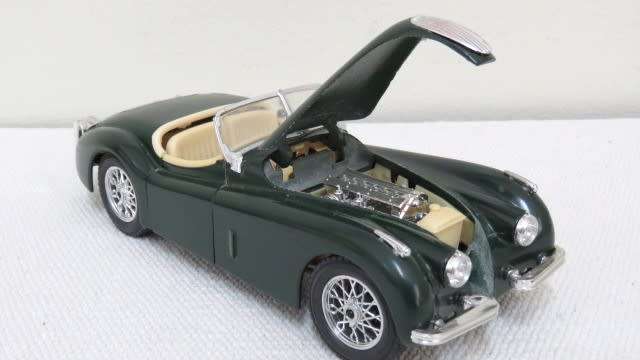 Vintage Bburago Die Cast 1948 Jaguar XK 120 Roadster Cabrio No Box Opening Doors & Hood Scale 1:24