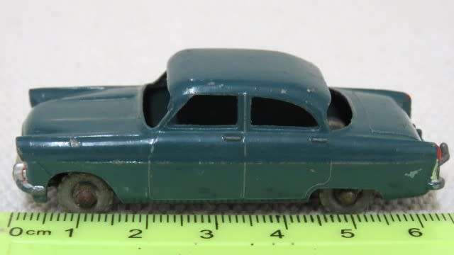 Wonderful Vintage Lesney Die Cast Ford Zodiac No. 33 No Box Scale 1:64 L: 68 mm SOLD AS IS