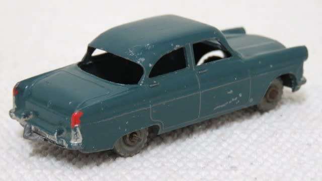 Wonderful Vintage Lesney Die Cast Ford Zodiac No. 33 No Box Scale 1:64 L: 68 mm SOLD AS IS