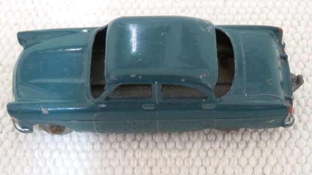 Wonderful Vintage Lesney Die Cast Ford Zodiac No. 33 No Box Scale 1:64 L: 68 mm SOLD AS IS