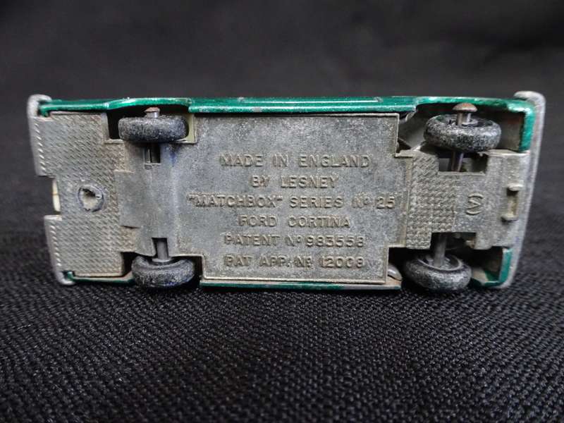 Matchbox Series no 25 Ford Cortina Made in England (6.5cm L)