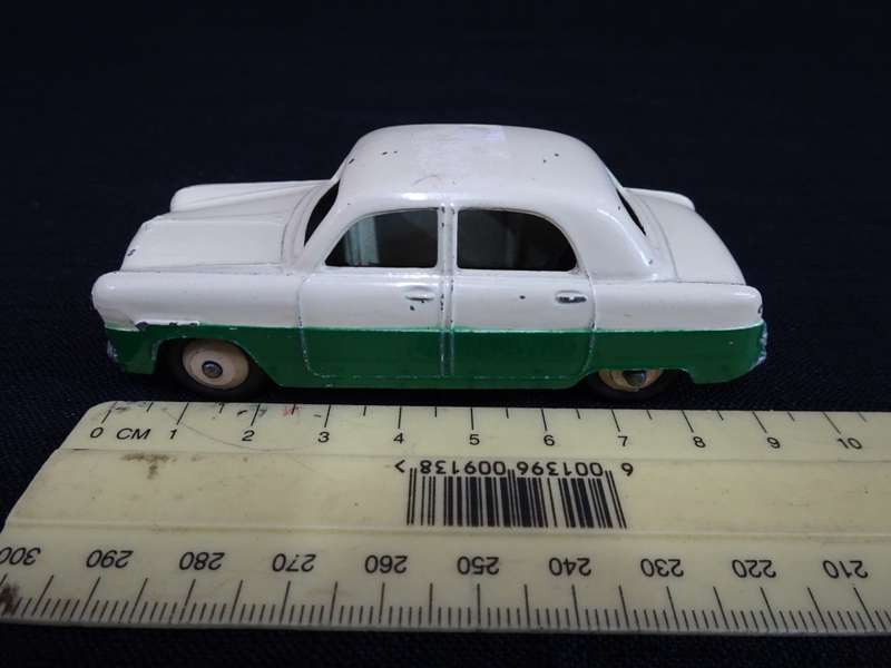 Fabulous Boxed Dinky Toys DeAgostini Die Cast Ford Zephyr Saloon Made in England