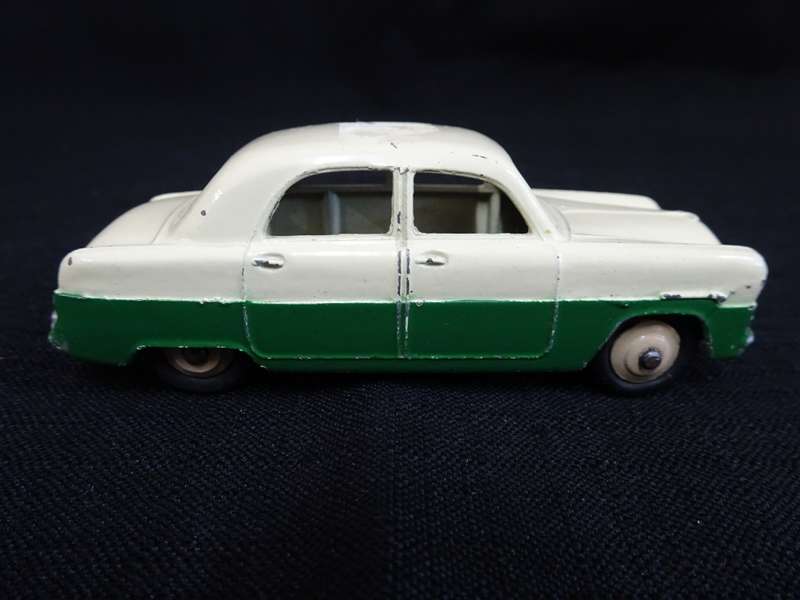 Fabulous Boxed Dinky Toys DeAgostini Die Cast Ford Zephyr Saloon Made in England