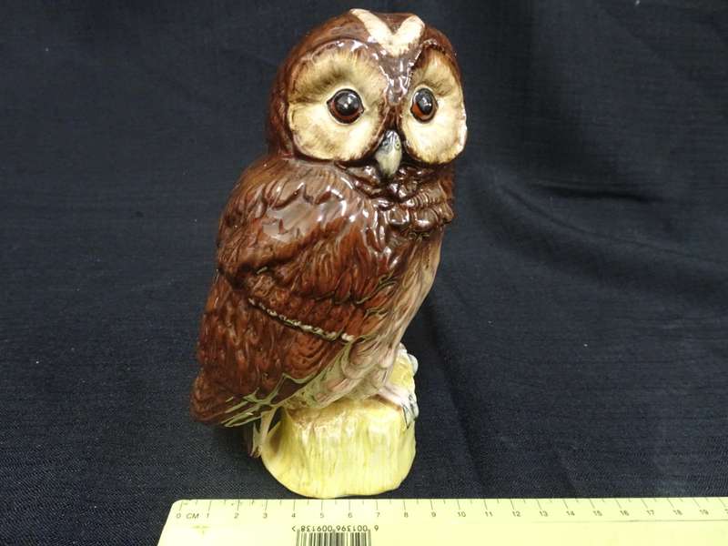 Vintage Royal Doulton Tawny Owl 1984 Whyte & Mackay Scotch Whiskey Glasgow Scotland (Empty)