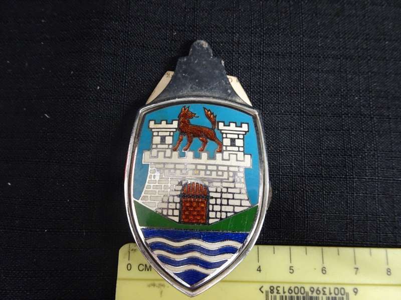 Stunning Volkswagen Original VW Wolfsburg Emblem (H - 8cm / B - 4cm)