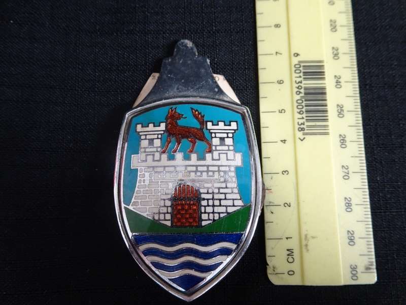 Stunning Volkswagen Original VW Wolfsburg Emblem (H - 8cm / B - 4cm)