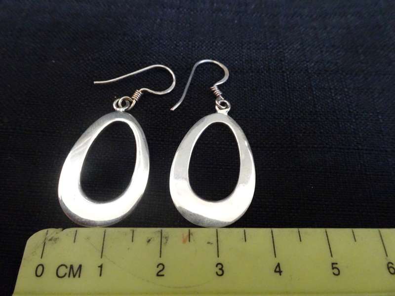 Lovely Silver Oval Earring Set (4.3 Gram) Clearly Marked 925