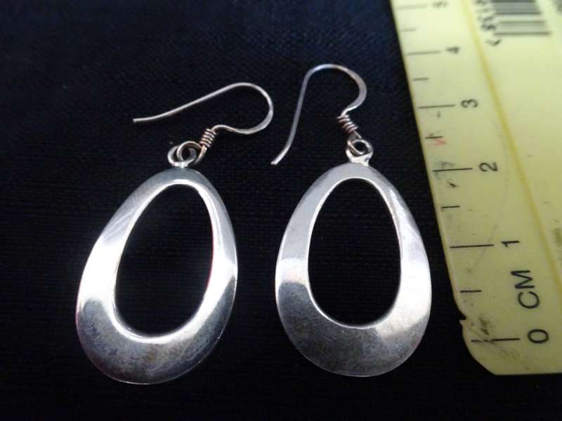 Lovely Silver Oval Earring Set (4.3 Gram) Clearly Marked 925