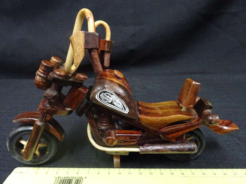 Stunning Hand Carved Wooden Harley Davidson Motorcycle (L - 22cm / H - 14cm)