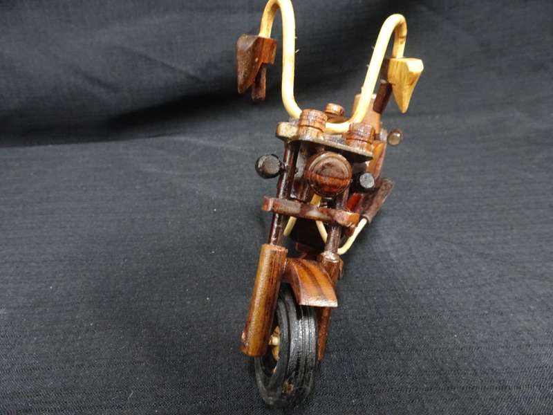 Stunning Hand Carved Wooden Harley Davidson Motorcycle (L - 22cm / H - 14cm)