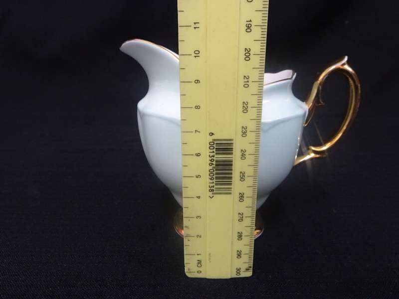 Stunning Royal Albert Bone China Milk Jug And Sugar Bowl Made In England