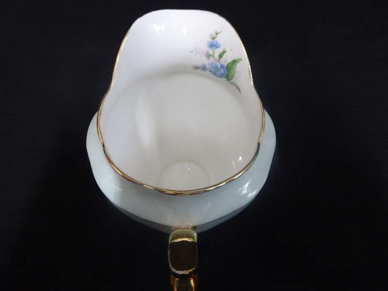 Stunning Royal Albert Bone China Milk Jug And Sugar Bowl Made In England