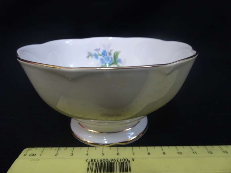Stunning Royal Albert Bone China Milk Jug And Sugar Bowl Made In England
