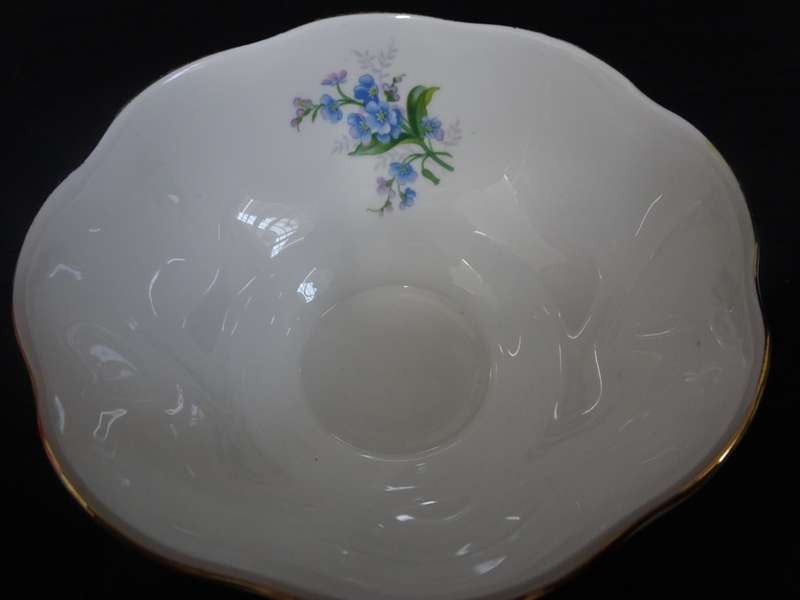 Stunning Royal Albert Bone China Milk Jug And Sugar Bowl Made In England