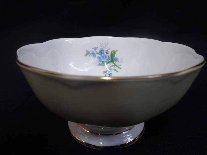 Stunning Royal Albert Bone China Milk Jug And Sugar Bowl Made In England