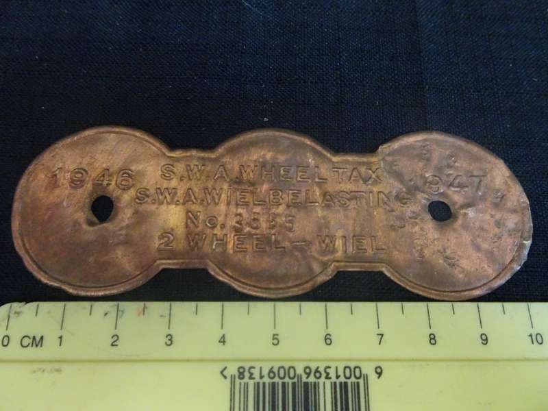 1946 South West African 2 Wheel Tax/Wielbelasting Metal Badge 3585