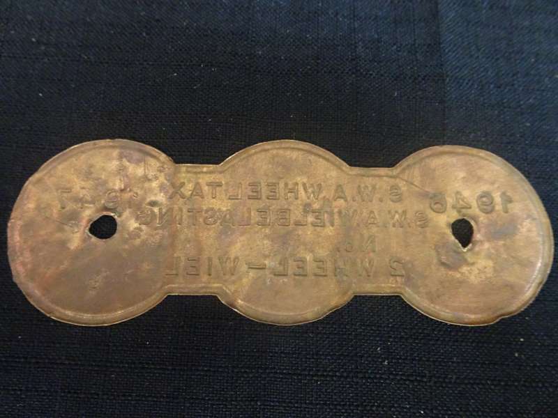 1946 South West African 2 Wheel Tax/Wielbelasting Metal Badge 3585