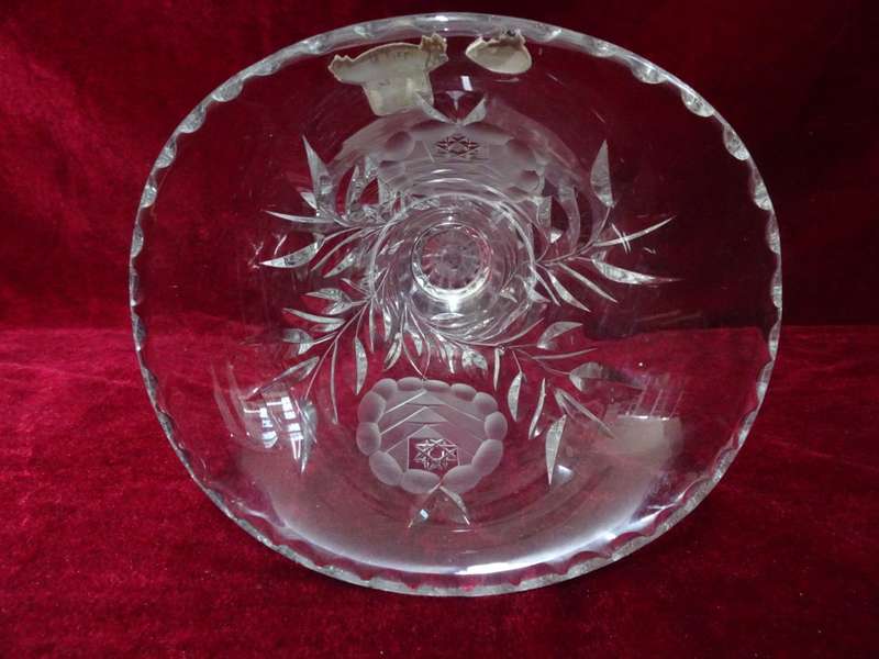 Stunning Bohemia Hand Cut Lead Crystal Flower Vase In Excellent Condition