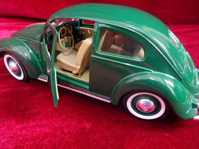 Maisto 1951 Volkswagen Export Sedan 1:18 Scale (No Box)