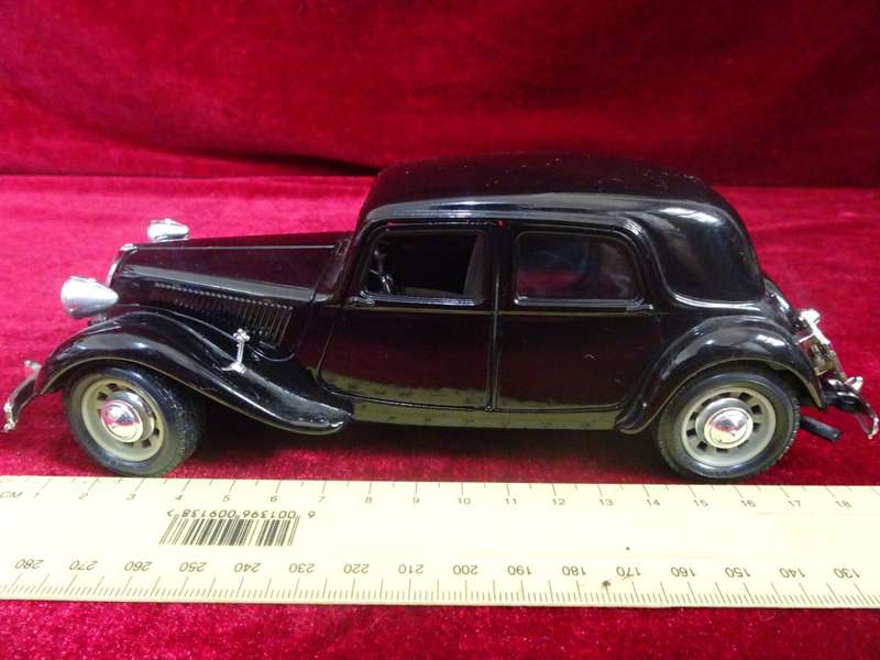 1938 Citroen 15 CV TA Black Scale 1/24 Diecast Car Model by Bburago (No Box)