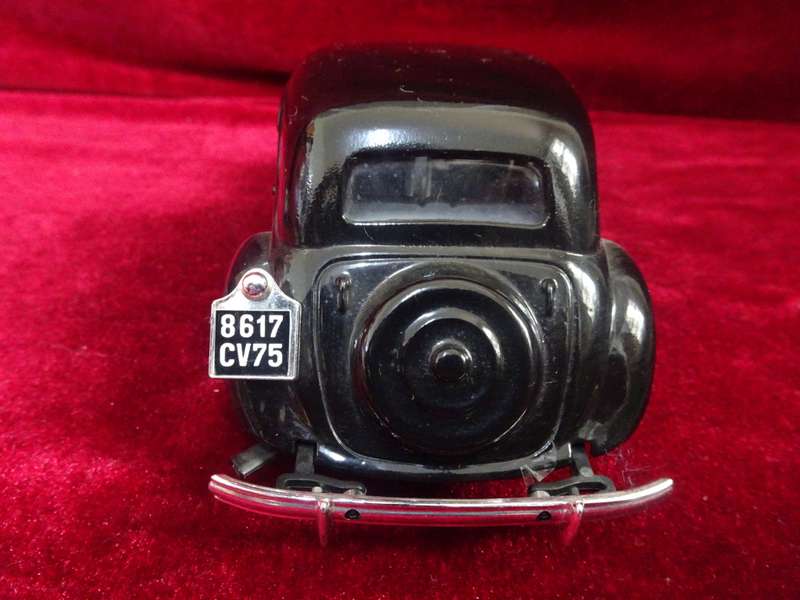 1938 Citroen 15 CV TA Black Scale 1/24 Diecast Car Model by Bburago (No Box)