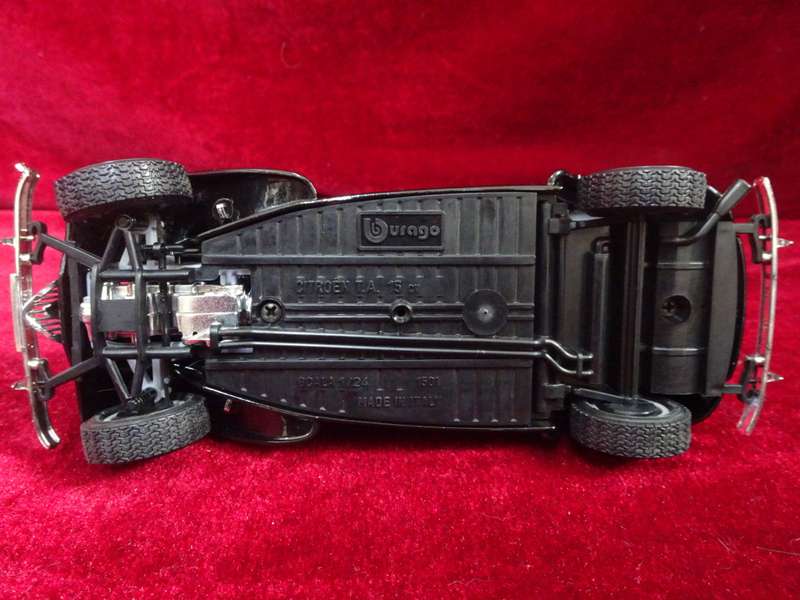 1938 Citroen 15 CV TA Black Scale 1/24 Diecast Car Model by Bburago (No Box)