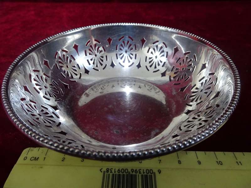 Antique Hallmarked Sterling Silver Bowl Walker & Hall Sheffield 1921-22 Fretwork Windows (74 Grams)