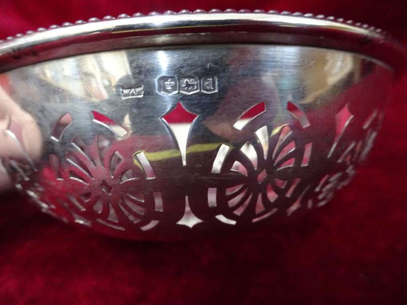 Antique Hallmarked Sterling Silver Bowl Walker & Hall Sheffield 1921-22 Fretwork Windows (74 Grams)