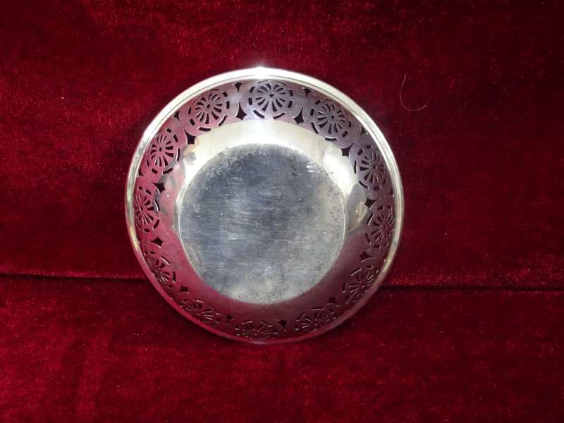 Antique Hallmarked Sterling Silver Bowl Walker & Hall Sheffield 1921-22 Fretwork Windows (74 Grams)