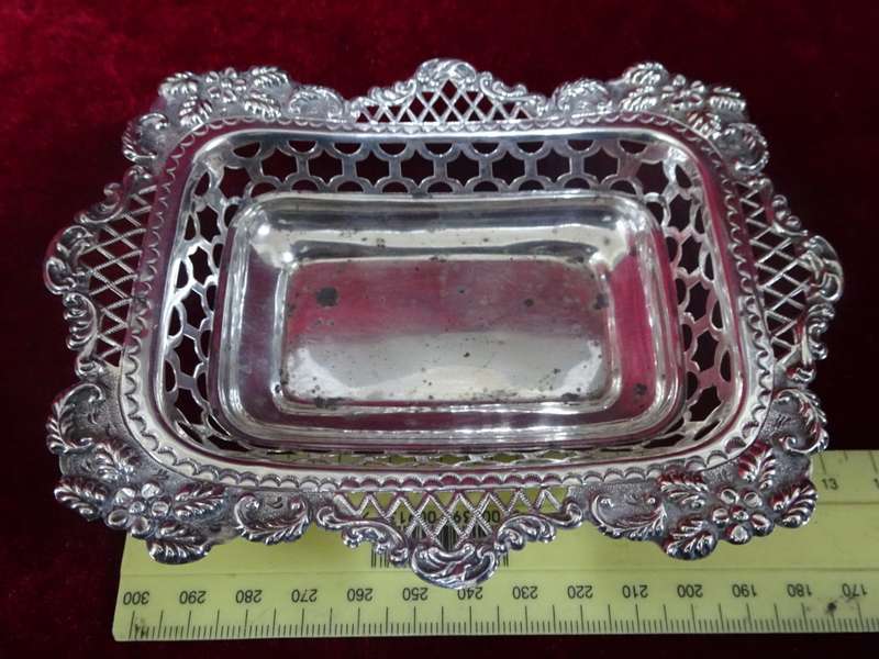 Lovely Vintage Set Of Hallmarked Sterling Silver Bon Bon Dishes Sheffield 1910 - 11 (117 Grams)