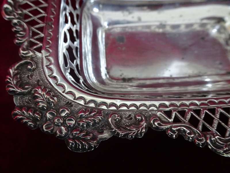 Lovely Vintage Set Of Hallmarked Sterling Silver Bon Bon Dishes Sheffield 1910 - 11 (117 Grams)