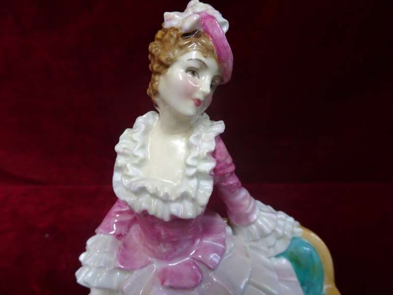 Stunning RARE Royal Doulton Figurine Sonia HN1692 - Made In England In Excellent Condition