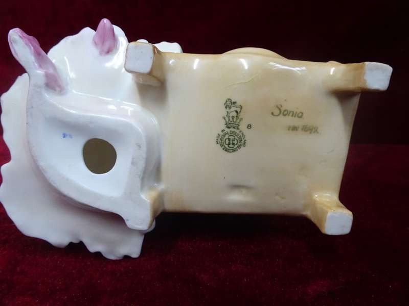 Stunning RARE Royal Doulton Figurine Sonia HN1692 - Made In England In Excellent Condition