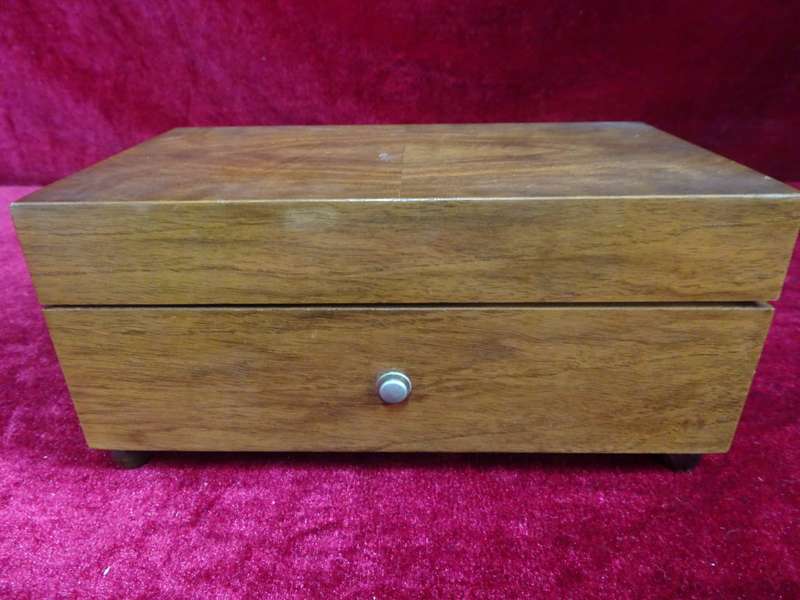 Absolutely Stunning Vintage Thorens Cylinder Music Box No 32 Made In Switzerland- See My Description