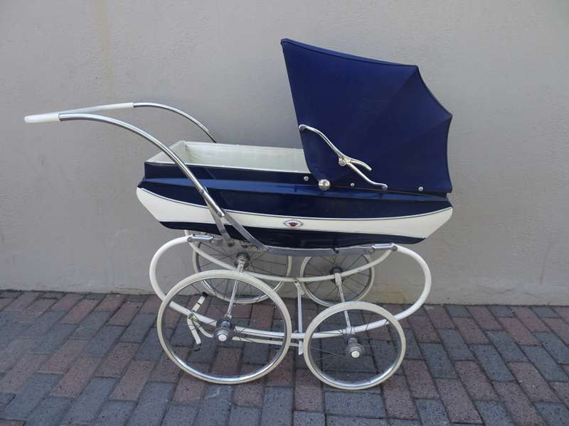 Antique Vintage 1950`s - 1960`s Pedigree Baby Stroller, Carriage Buggy (1m x 1.7m)