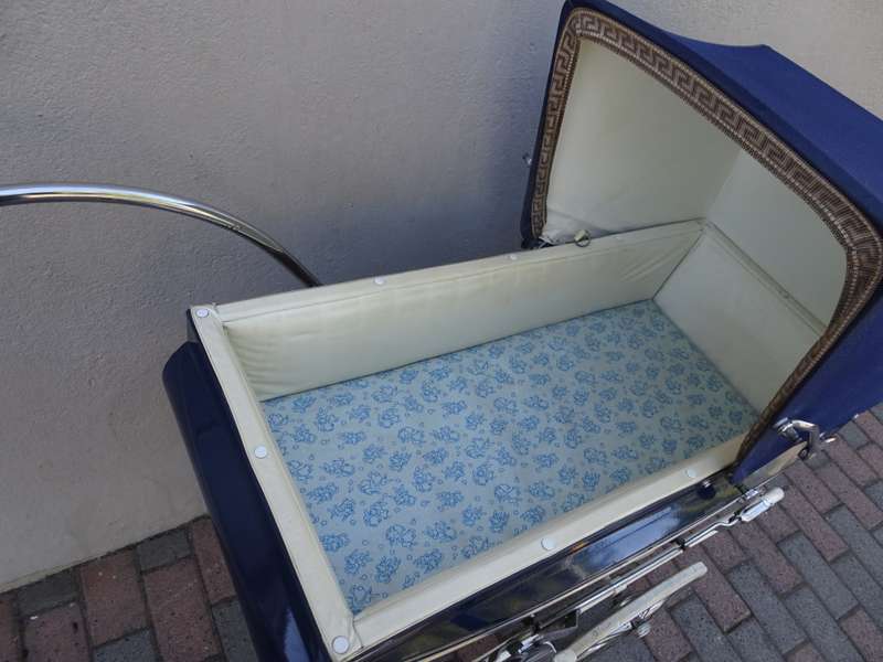 Antique Vintage 1950`s - 1960`s Pedigree Baby Stroller, Carriage Buggy (1m x 1.7m)