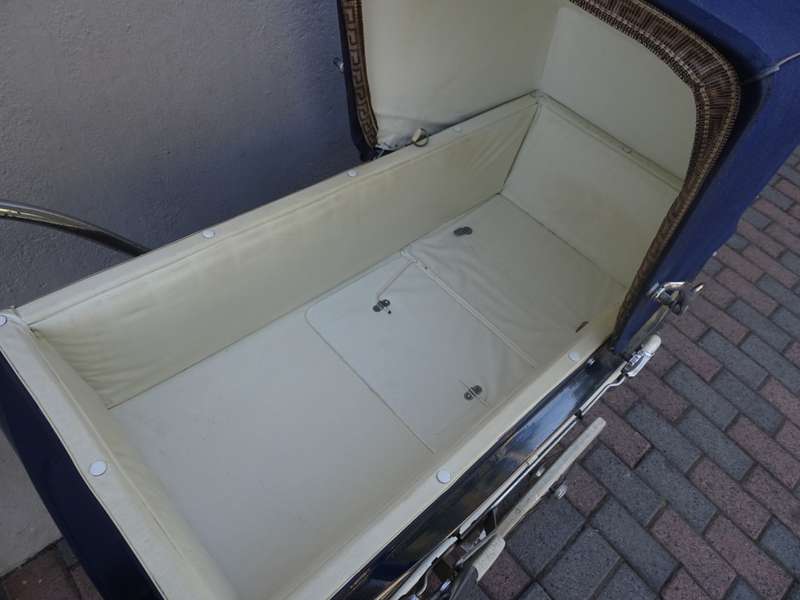 Antique Vintage 1950`s - 1960`s Pedigree Baby Stroller, Carriage Buggy (1m x 1.7m)