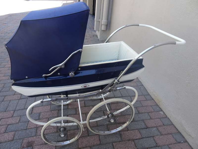 Antique Vintage 1950`s - 1960`s Pedigree Baby Stroller, Carriage Buggy (1m x 1.7m)