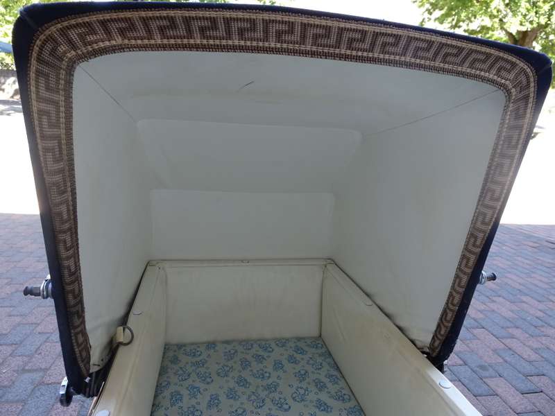 Antique Vintage 1950`s - 1960`s Pedigree Baby Stroller, Carriage Buggy (1m x 1.7m)