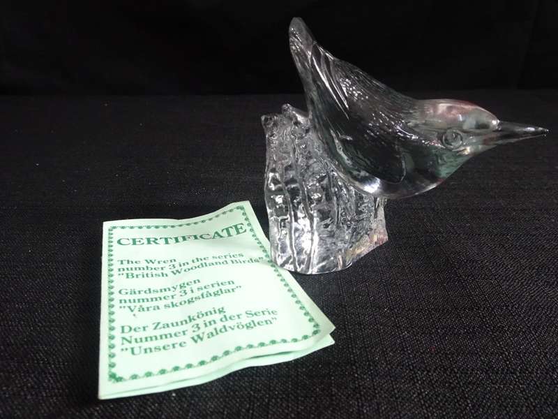 Svenskt Glass Crystal Bird Wren RSPB Limited edition Signed P.Hoff. Paperweight With Certificate