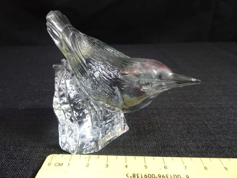Svenskt Glass Crystal Bird Wren RSPB Limited edition Signed P.Hoff. Paperweight With Certificate