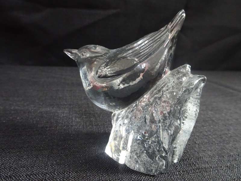 Svenskt Glass Crystal Bird Wren RSPB Limited edition Signed P.Hoff. Paperweight With Certificate