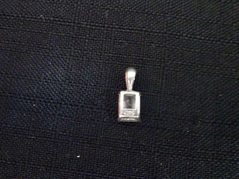 Lovely Small Sterling Silver Pendant Clearly Marked 925 (0.9 Gram)