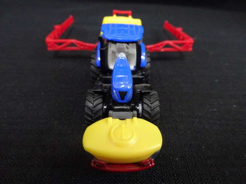1799 Siku Mini New Holland Tractor with Crop Sprayer - 1:87 Scale - Metal With Plastic Parts